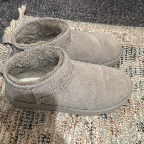 Ugg Minis - Picture 2 of 6